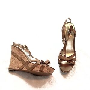 Guess Cork Wedge Sandals Leather Strappy Brown Bow Tan Size 8.5 M 5” Heel